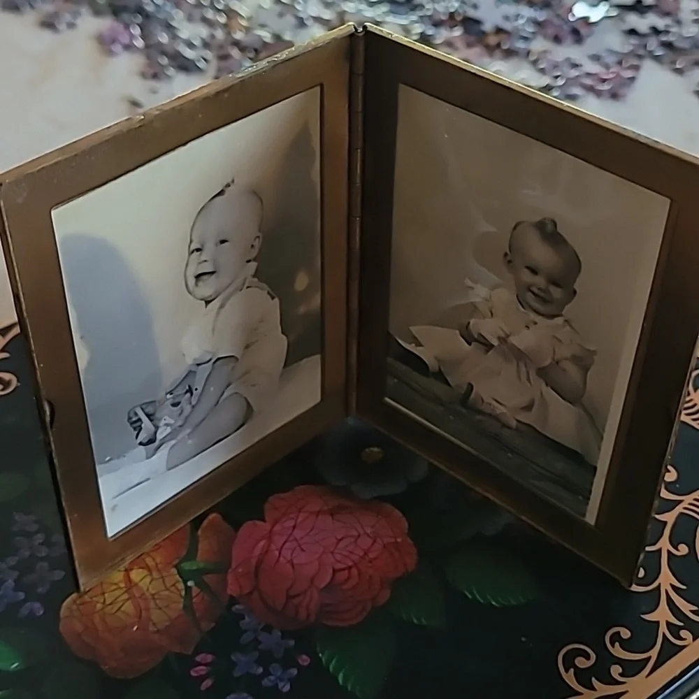 Vintage Frame & Photographs - Picture 2 of 12